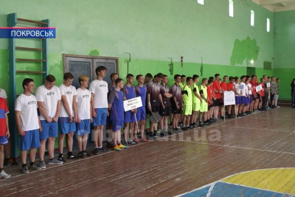У профліцеї Покровська пройшли змагання «Козацькі розваги»