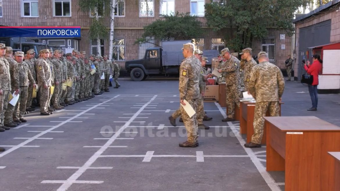 Військовослужбовців Покровсько-Ясинуватського військкомату привітали з Днем захисника України