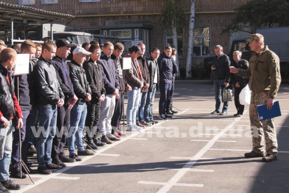 Перші пішли: юнаки Покровсько-Ясинуватської дільниці поповнили лави ЗСУ