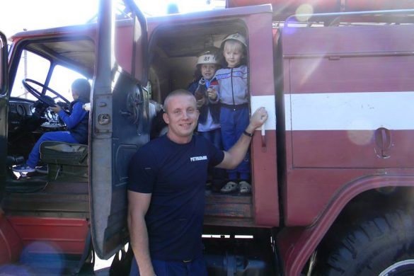 На екскурсію до пожежно-рятувальної частини Покровська завітала малеча з дитячого садочка