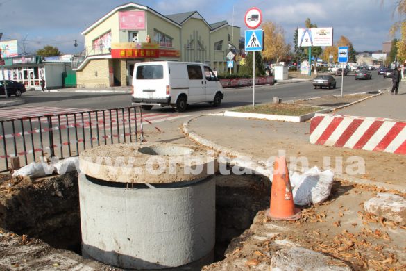 У центрі міста триває ремонт самопливного колектора