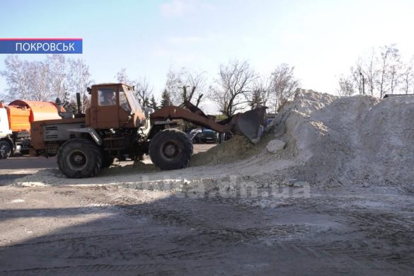 Посипання доріг і спецтехніка: комунальники готують місто до зими