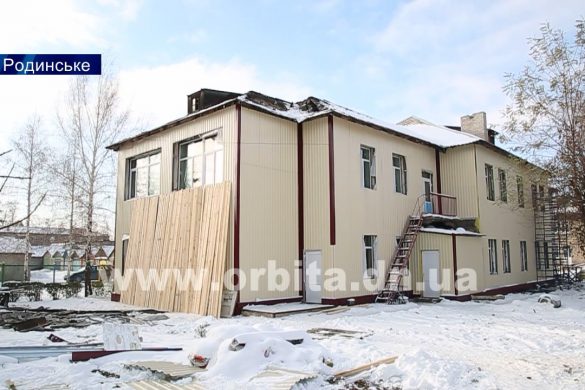 Ремонт крівлі під дощем, або Як поліція допомагала родинській владі потрапити в «Дюймовочку»
