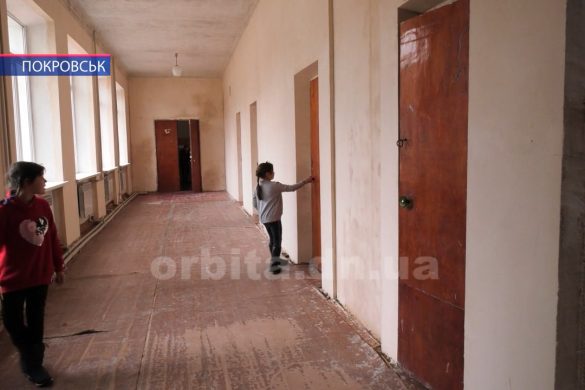 Оновлення стін та підлоги: у ЗОШ №12 канікули закінчились, а ремонт – ні