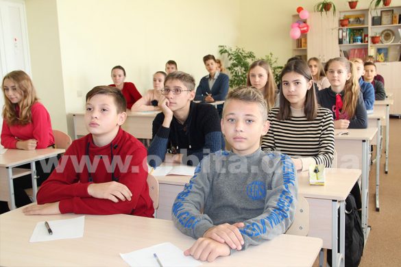 Разом до єднання: Покровськ долучився до Всеукраїнського радіодиктанту