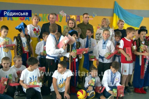 Родинські козачата отримали подарунки від Руслана Требушкіна та Сергія Федорова