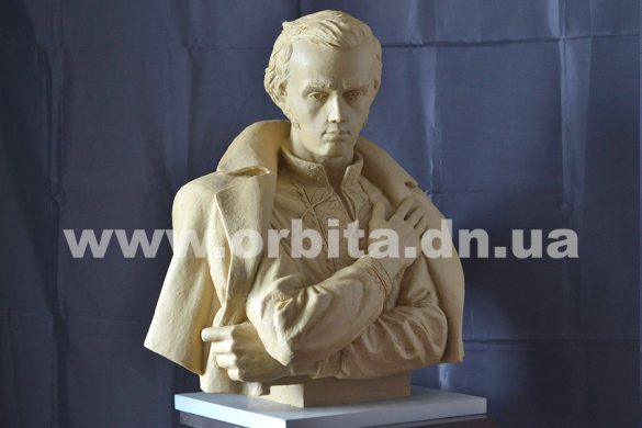 Каким быть памятнику Шевченко в Покровске? На суд горожан выносится четыре варианта от двух скульпторов (ОПРОС)