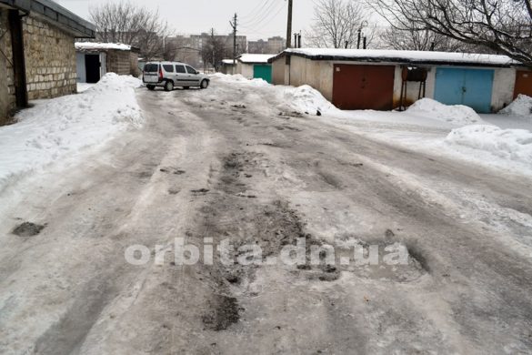 Жители Шмидта не одинока в своей беде – улица Русская в грязи и ямах