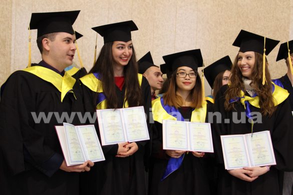 В Покровске ДонНТУ и Индустриальный институт выпустили магистров 2019 года