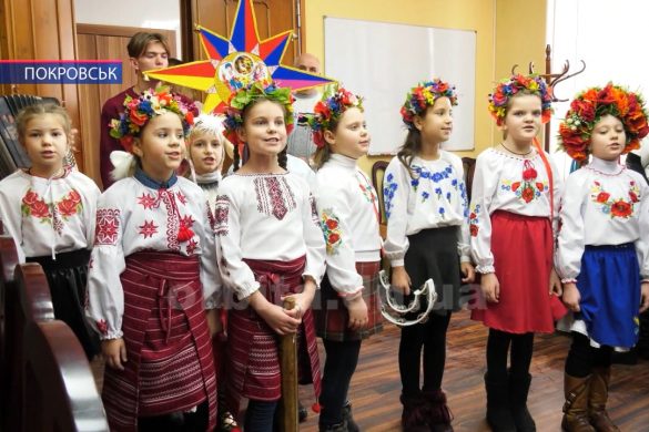 Колядування та подарунки: у місті тривають святкові заходи