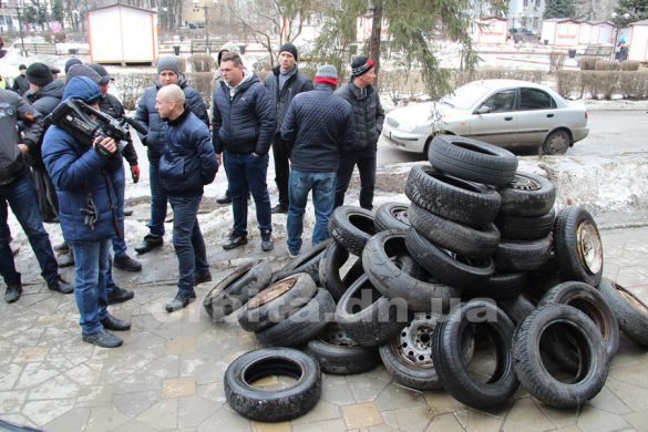 Акция автомобилистов в Покровске: сколько стоит поездка по местным дорогам