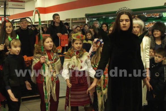 Різдвяний флешмоб в одному з покровських супермаркетів