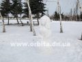 Сніговий креатив в Покровську: скульптор невідомий – чоловічки знамениті
