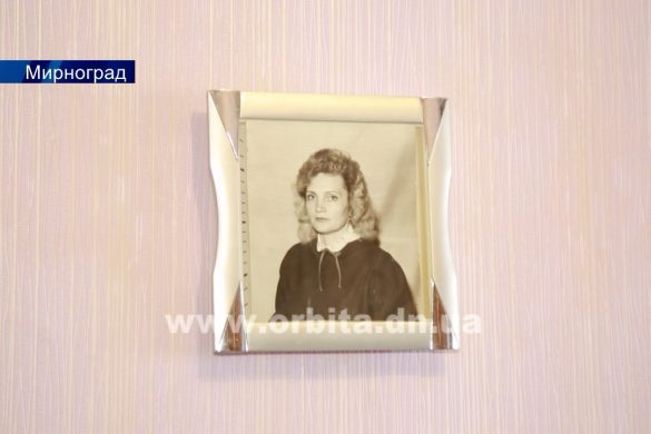 Олександр Брикалов привітав класного керівника Зінаїду Колегаєву із 75-річним ювілеєм!