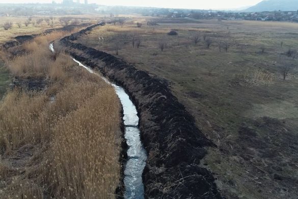 Річку Казенний Торець у селищі Новоекономічному поступово реанімують