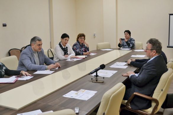 Покровским медикам объясняли перспективы и преимущества медицинской реформы
