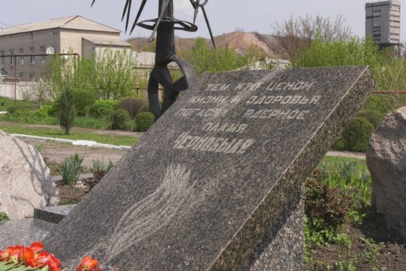 На вшанування подвигу чорнобильців провели мітинг у Мирнограді