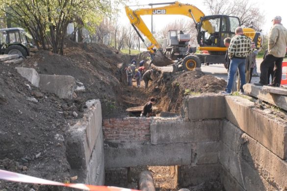Заміну частини тепломагістралі проводять у мікрорайоні «Сонячний»