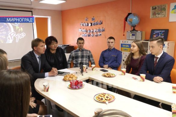 Стипендіати міської ради Мирнограда зустрілись з керівництвом міста