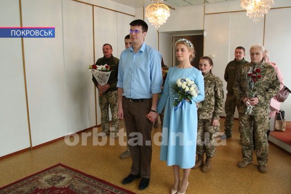 Кохання не знає перепон - пара військових медиків одружилась у Покровську