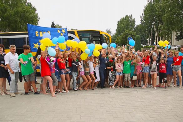 Із Італії - з купою перемог: Покровськ зустрів учасників Міжнародного фестивалю-конкурсу «Творчість без кордонів»