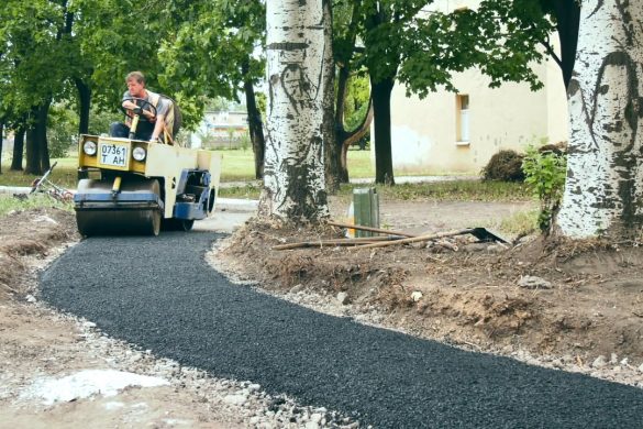 У Мирнограді облаштовують нові тротуари