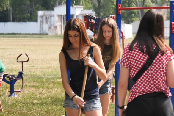 Оплачуване трудове літо завершується у підлітків Покровська