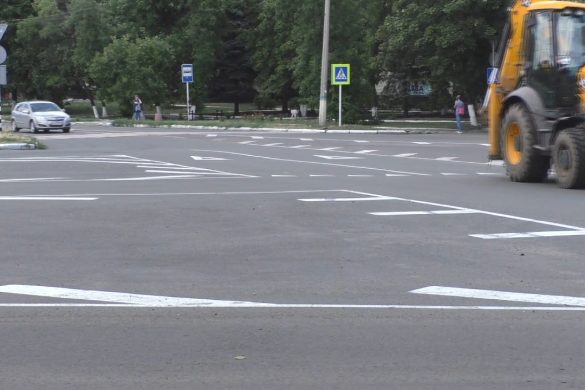 У Добропіллі оновлено дорожню розмітку та встановлено нові знаки
