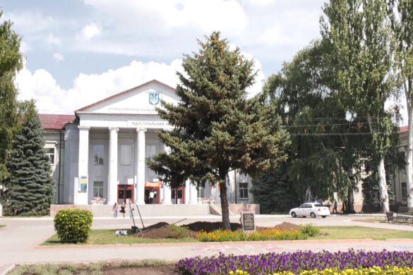 Ялинку з площі Шибанкова пересаджено - звільняють місце для пам’ятника Шевченку