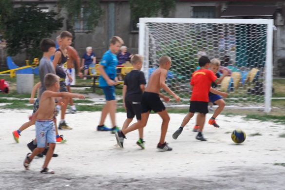 Новий футбольний майданчик відкрився у мікрорайоні «Шахтарський»