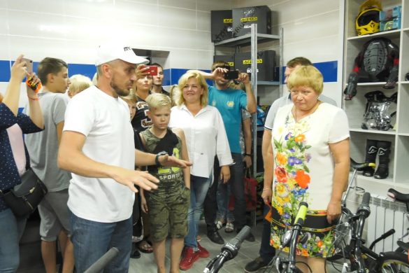 Видовищним мотопробігом відкрили першу в Україні муніципальну мотошколу