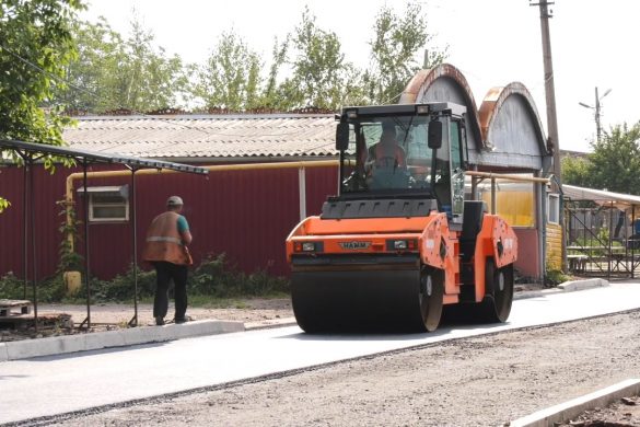 З турботою про мешканців міста - ремонтують дорогу в районі центрального ринку