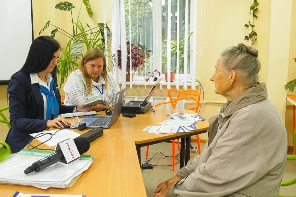 Оптимізують виїзні прийомі фахівців УСЗН мобільні кейси від USAID