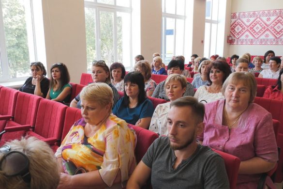 Підсумки минулого навчального року та плани на майбутній обговорили освітяни Покровська