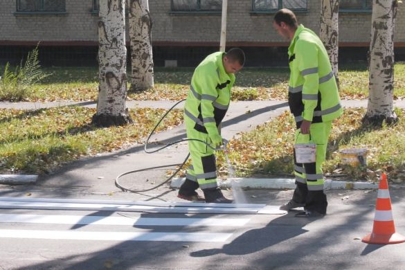 Оновлення пішохідних переходів триває у Покровську