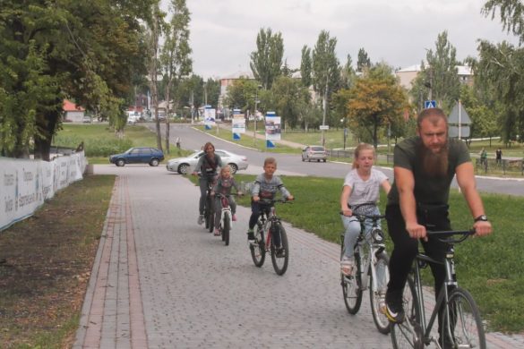 Із дітьми на велосипедах, або Мотивуюча історія дружньої родини