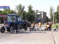 На перехресті вулиць Гайдамацької та Шосейної ремонтують тротуар