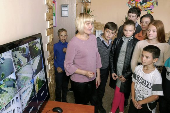 «Донецксталь» помогла сделать мирноградскую школу более безопасной