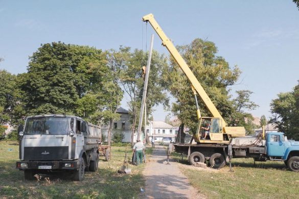 Благоустрій Мирнограда триває - у сквері шахти «5/6» облаштовують освітлення