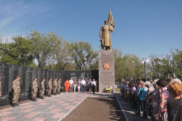 Меморіальний комплекс загиблим у Другій світовій війні відкрили у Новоекономічному