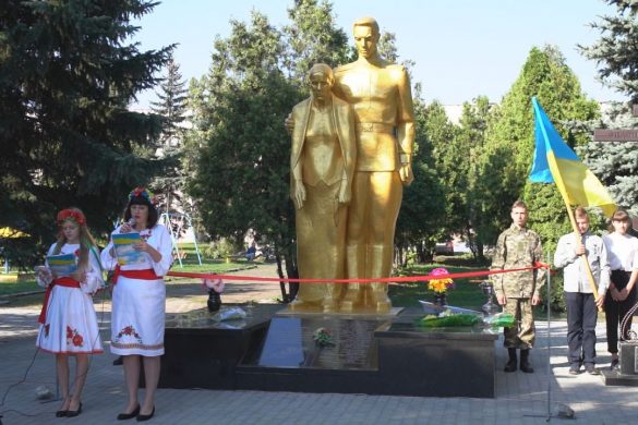 У селищі Удачне відреставрували братську могилу