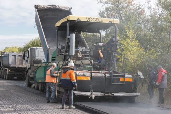 Розпочато ремонт дороги між Покровськом та Гришиним