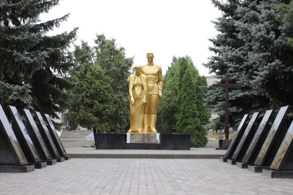 Фонд Бориса Колесникова отреставрировал два памятника: в Константиновке и Покровском районе