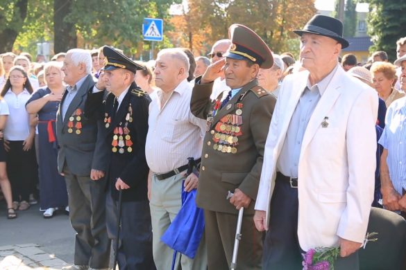 Урочистий мітинг та обід для ветеранів - пам’ять визволителів Донбасу вшанували у Покровську