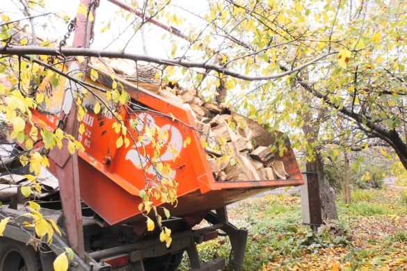 Пільговиків Покровська забезпечили дровами в рамках соціальної програми від міської влади