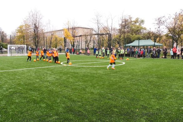 «Давай, грай!» - міні-футбольне поле відкрили у Мирнограді за фінансової підтримки ПРАТ «Донецьксталь»