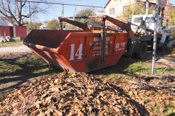 Контейнери для збору опалого листя встановлюють у Покровську