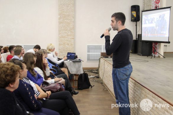 С заботой о молодых кадрах: компания «Донецксталь» проводит профориентационные встречи для старшеклассников