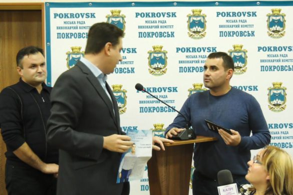 67 питань за дві з половиною години - чергова сесія міської ради пройшла у Покровську