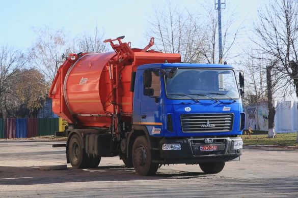 Комунальний автопарк Мирнограда поповнився новим сміттєвозом
